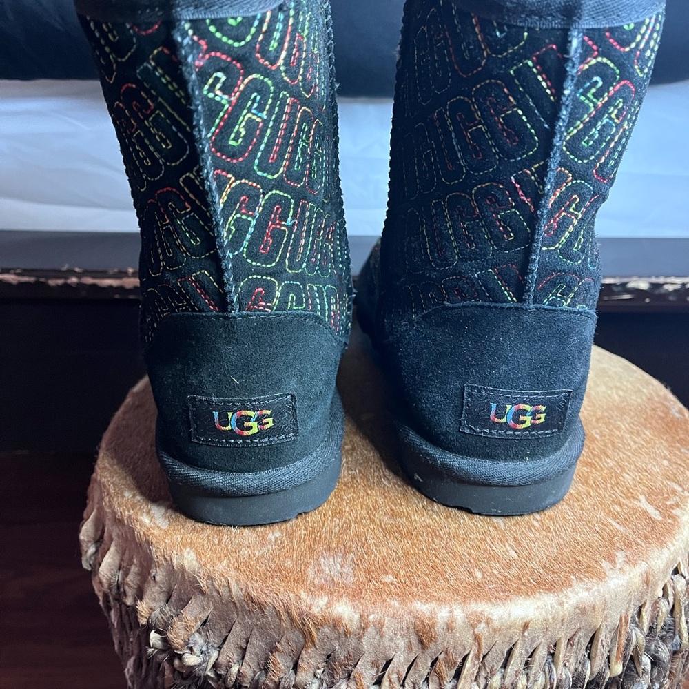 UGG Classic II Graphic Stitch Boot Black Size 4  (Girls) worn about 5 times. - Picture 3 of 7